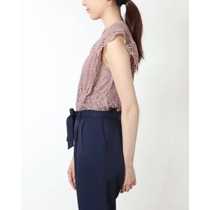 Cable & Gauge Lace Mock Neck Sleeveless Blouse in Mauve Sz L
